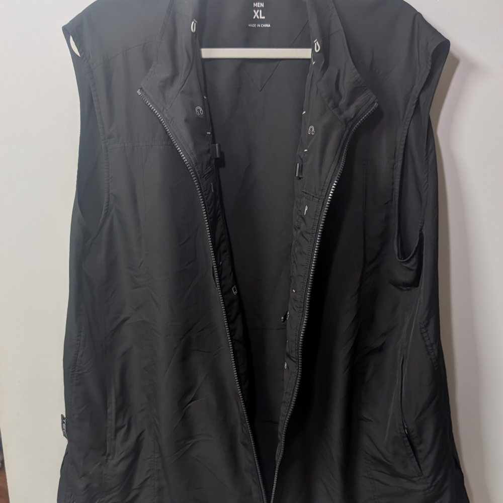 Scottevest Black Sleeveless Vest with Full-Length Zipper